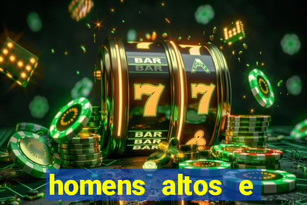 homens altos e sarados pelados
